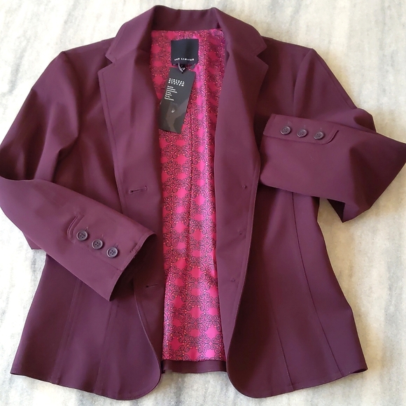 NWT. The Limited Woman's Full lined blazer. - Picture 2 of 5